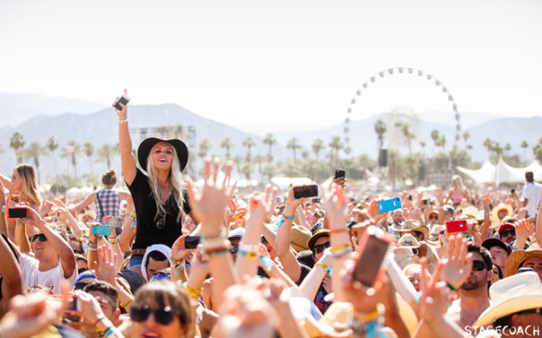crowd cheering on an artist at Stagecoach.